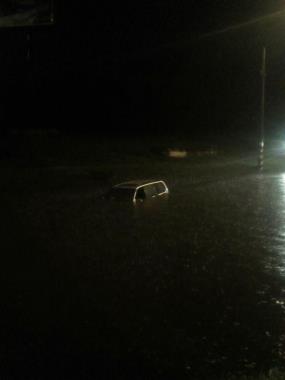 Через зливу затонув автомобіль