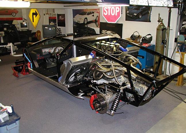 Чоловік витратив17 років свого життя, щоб створити свій lamborghini у підвалі.