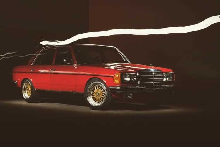 Автомобільна легенда - Mercedes-Benz W123