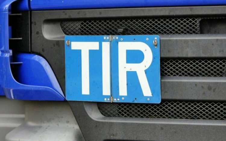 Що означає напис TIR на фурах і чому такі авто не перевіряють.