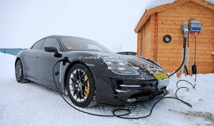 Новітній електричний Porsche Taycan засвітився на детальних фотографіях