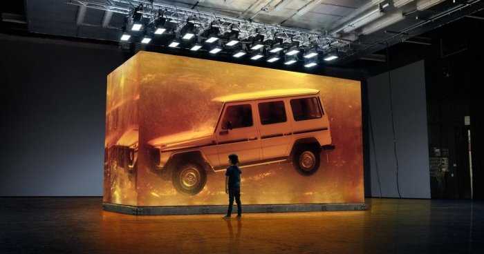 Mercedes-Benz G-Class втопили в 44,4 тоннах синтетичної смоли
