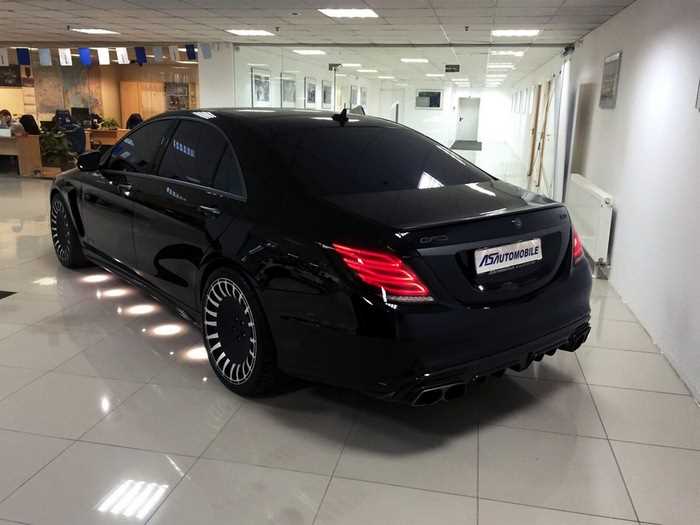 Брутальний Mercedes-Benz S63 AMG, який допрацювали найкращі дизайнери світу.
