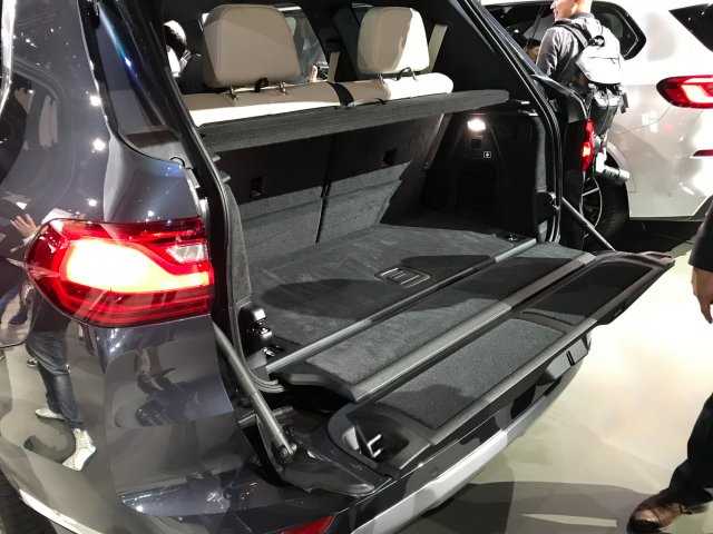 Новий німецький кросовер BMW X7 виявився просто величезним!