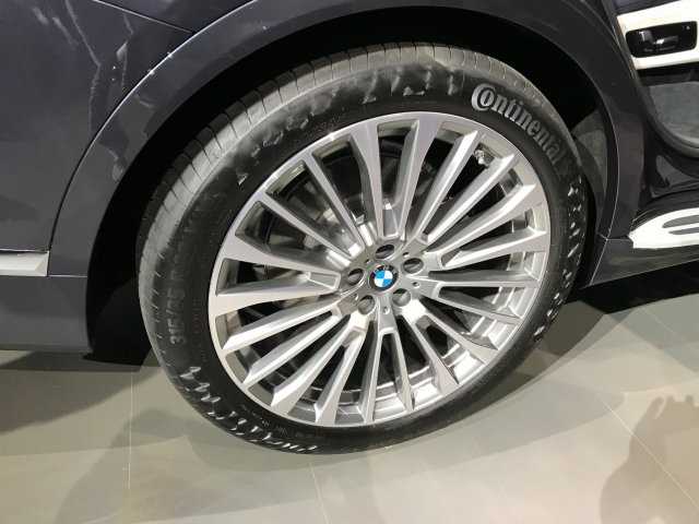 Новий німецький кросовер BMW X7 виявився просто величезним!