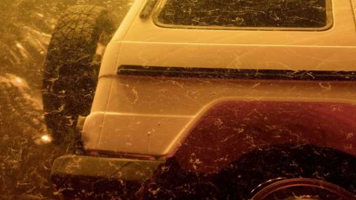 Mercedes-Benz G-Class втопили в 44,4 тоннах синтетичної смоли