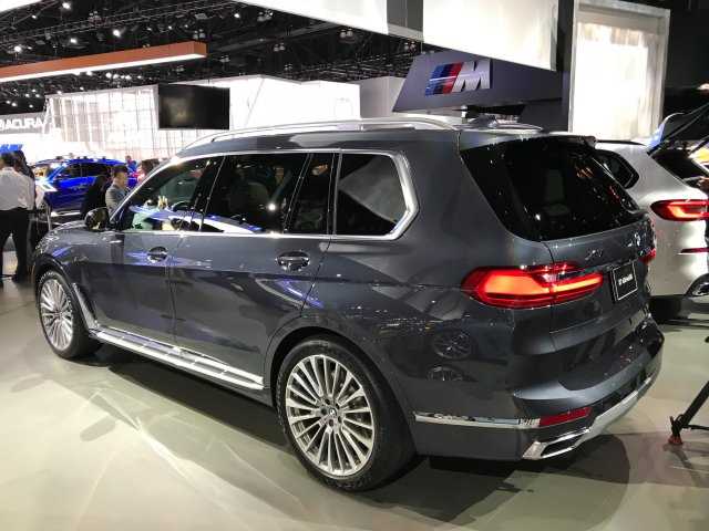 Новий німецький кросовер BMW X7 виявився просто величезним!
