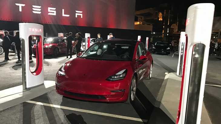 Tesla почала випуск &#171;дешевої&#187; Model 3