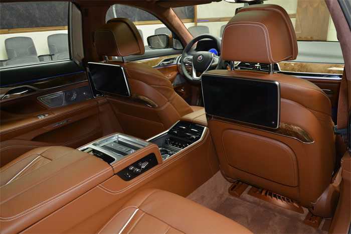 BMW Alpina B7 в незвичайному кольорі вперше продемонстровано в Абу-Дабі