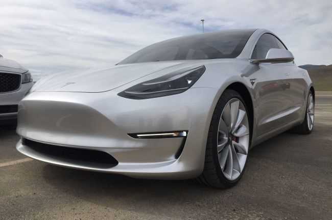 Tesla Model 3 при екстремально низьких температурах не пускає власників в салон