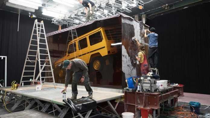 Mercedes-Benz G-Class втопили в 44,4 тоннах синтетичної смоли