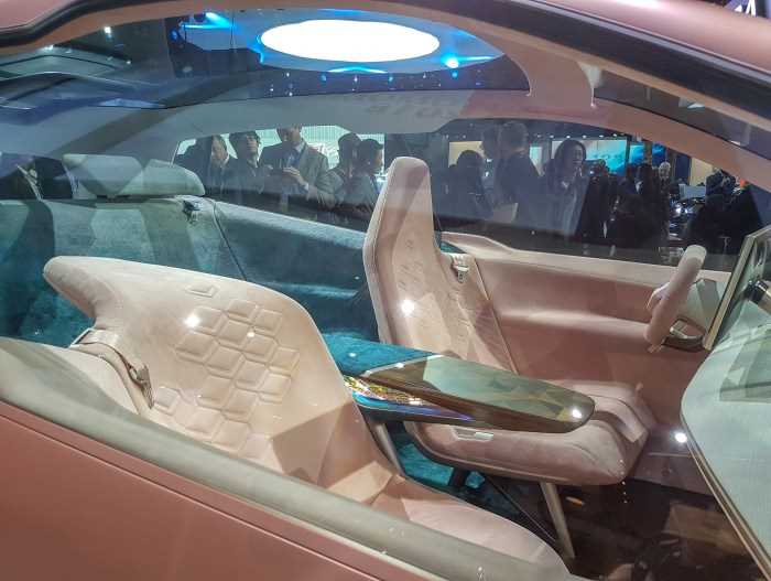 Компанія BMW створила великий і вельми незвичайний електро-кросовер
