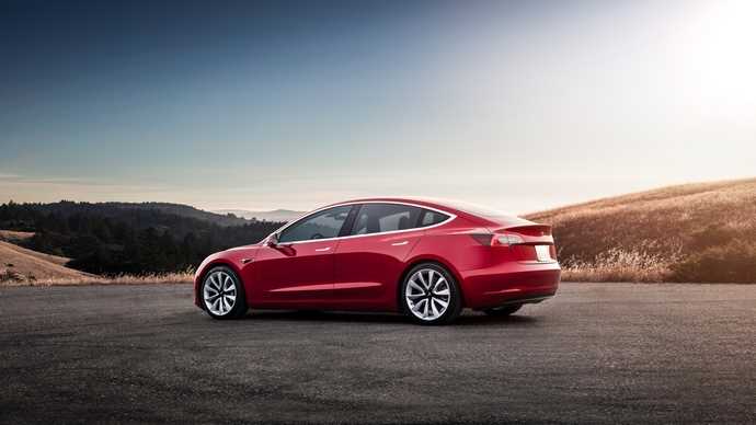 Стала можливою доставка Tesla Model 3 в Україну