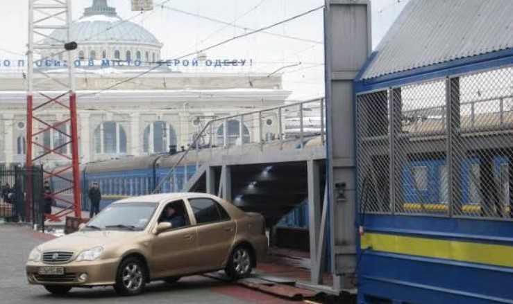 &quot;Укрзалізниця&quot; запровадить сервіс перевезення авто в вагоні-автомобілевозі