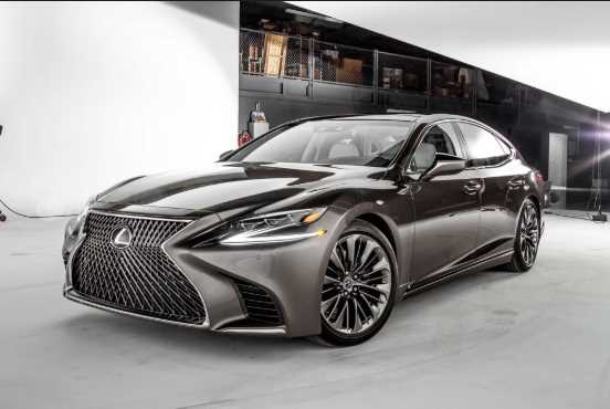 Завгосп Верховної Ради приїхав на роботу на елітному LEXUS за 2,4 млн. (ФОТО)